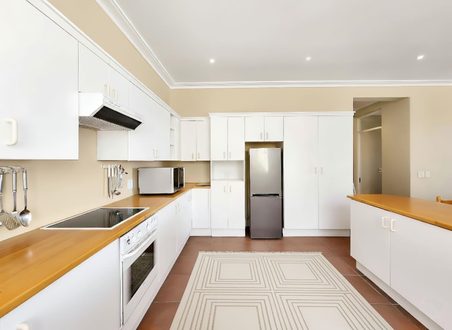 6 Bedroom Property for Sale in Bloubergstrand Western Cape